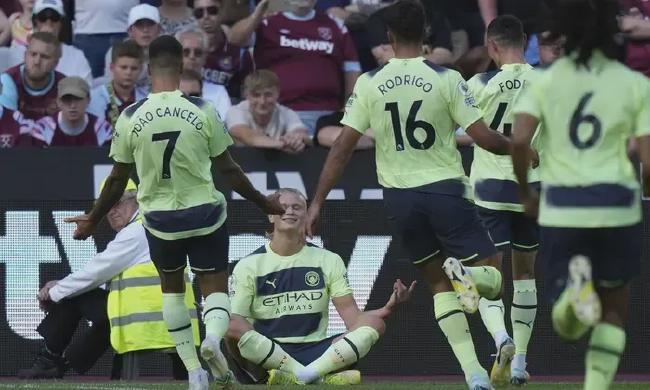 英超受大雪影响多场比赛延期