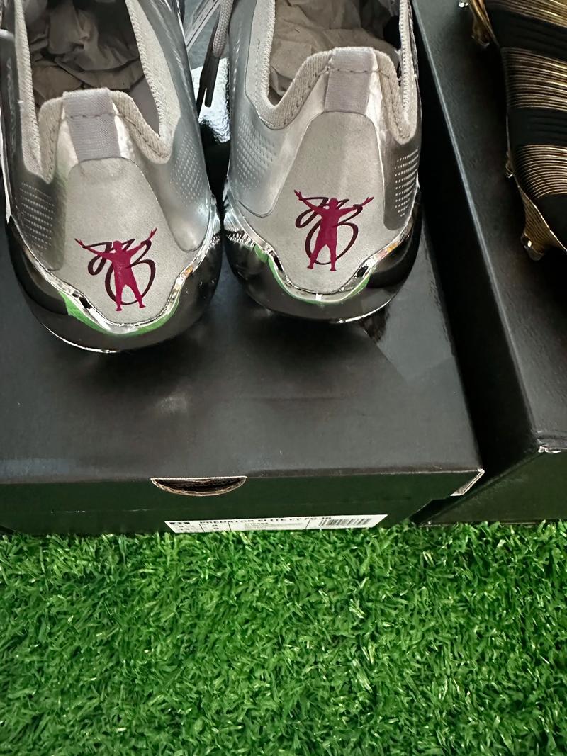 琼斯：我们一直都支持斯洛特，萨拉赫的情况轮不到我点评