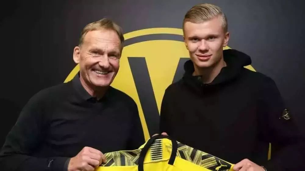 打疯了！国米横扫科莫登顶，劳塔罗回应质疑，齐沃激活水货太神