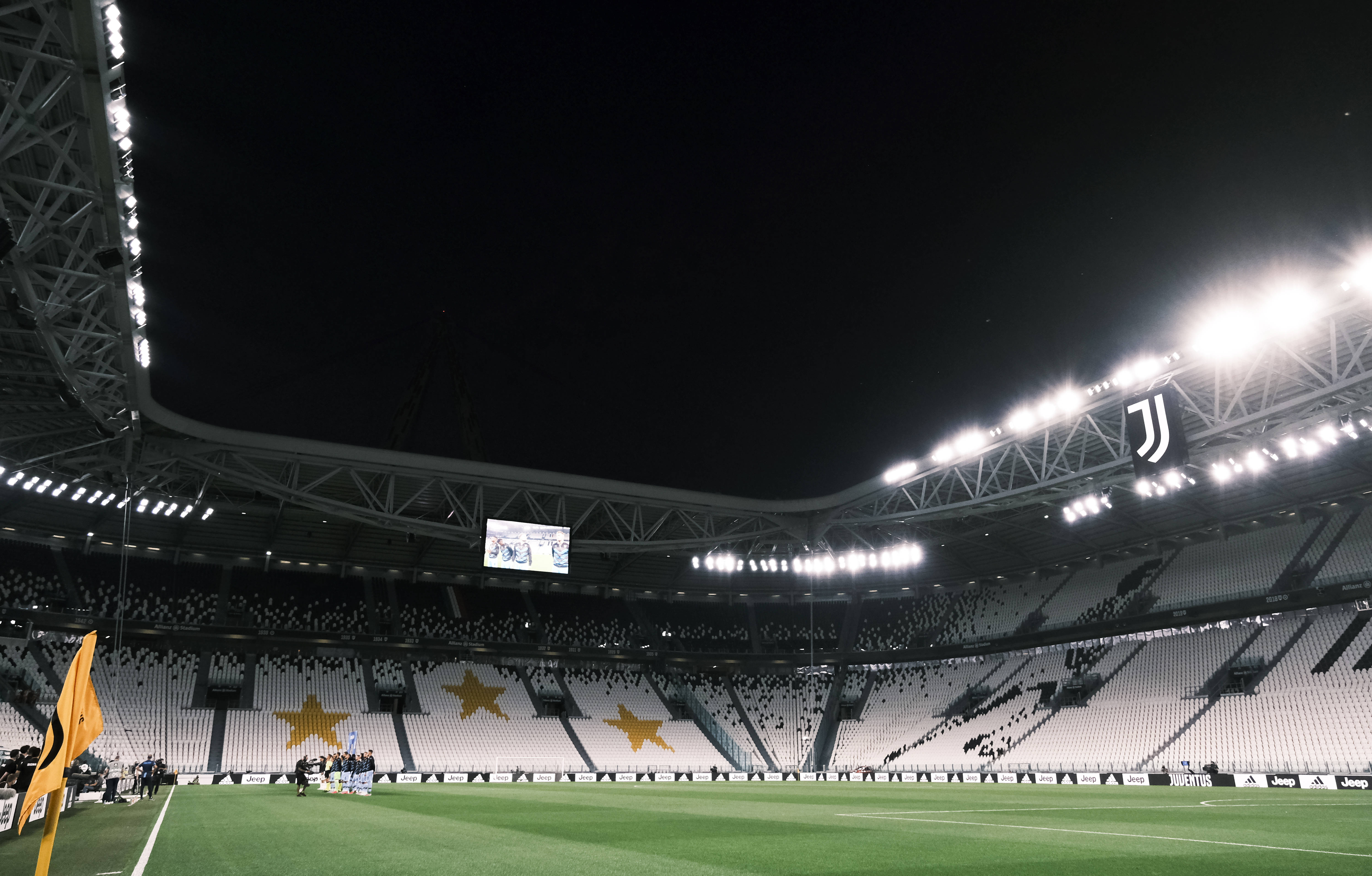 琼斯：我们一直都支持斯洛特，萨拉赫的情况轮不到我点评