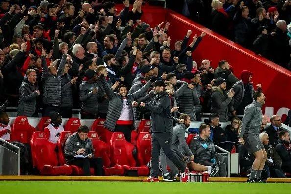 国米4‑0大胜科莫，一举登顶意甲积分榜