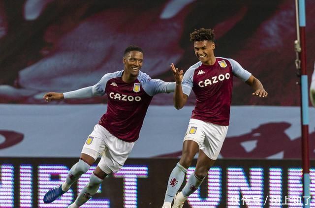 欧冠半场：克瑙夫打破僵局，法兰克福1-0巴塞罗那