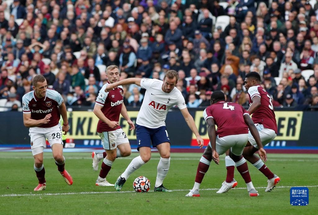 欧冠联赛战术分析：曼联攻防策略